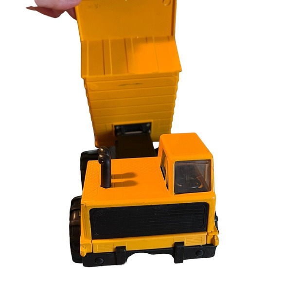 Vintage 1998 Soma Mighty Wheels 7''X 4.5” Die Cast Yellow Dump Truck Great Shape - Picture 8 of 13